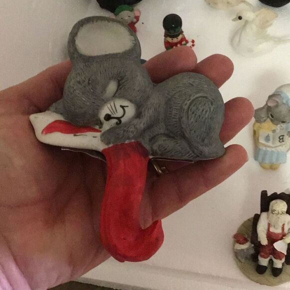 15 each various Christmas statues - Picture 7 of 8